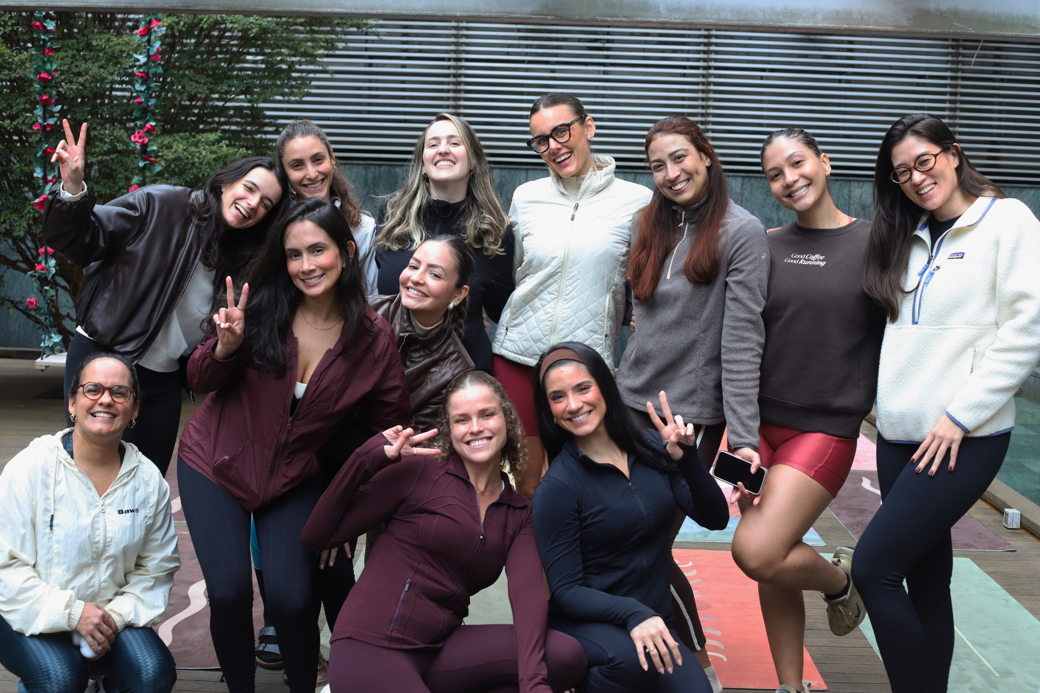 Grupo de mulheres reunidas após o encontro